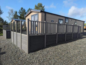 Charming 2-Bed Lodge in Newton Stewart